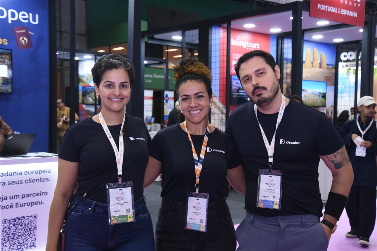 Rodrigo Vieira, da PANROTAS, entre Silvia Junqueira, Karla Brito, Ana Paula Ramazzini, Gabriella Arruda e Priscila Zarichta, da Integração Trade