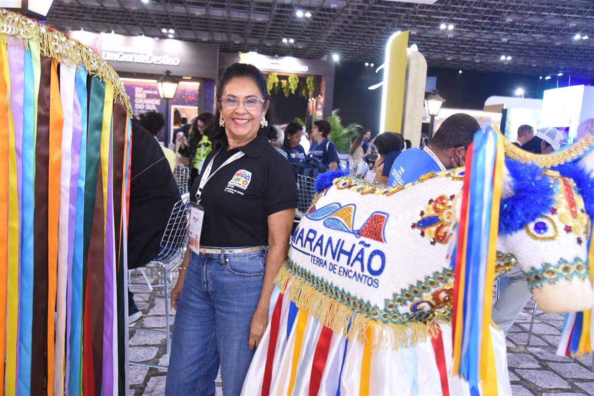Rodrigo Vieira, da PANROTAS, entre Silvia Junqueira, Karla Brito, Ana Paula Ramazzini, Gabriella Arruda e Priscila Zarichta, da Integração Trade
