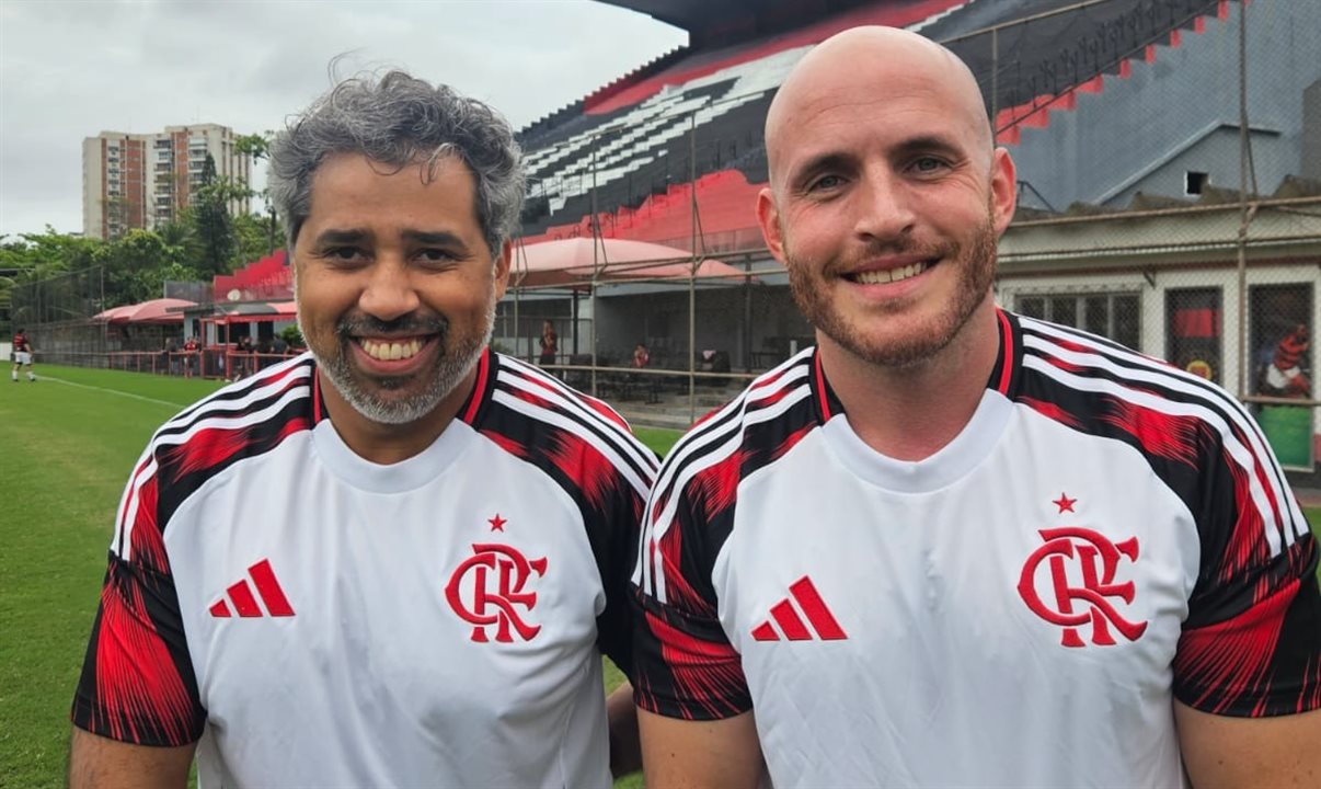 O ex-jogador Valber com Alexandre Camargo, da Assist Card
