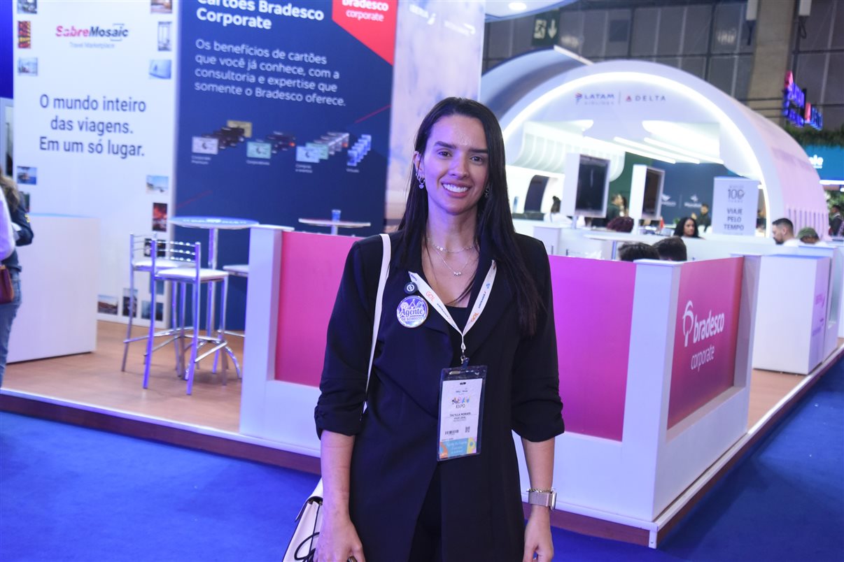 Rodrigo Vieira, da PANROTAS, entre Silvia Junqueira, Karla Brito, Ana Paula Ramazzini, Gabriella Arruda e Priscila Zarichta, da Integração Trade