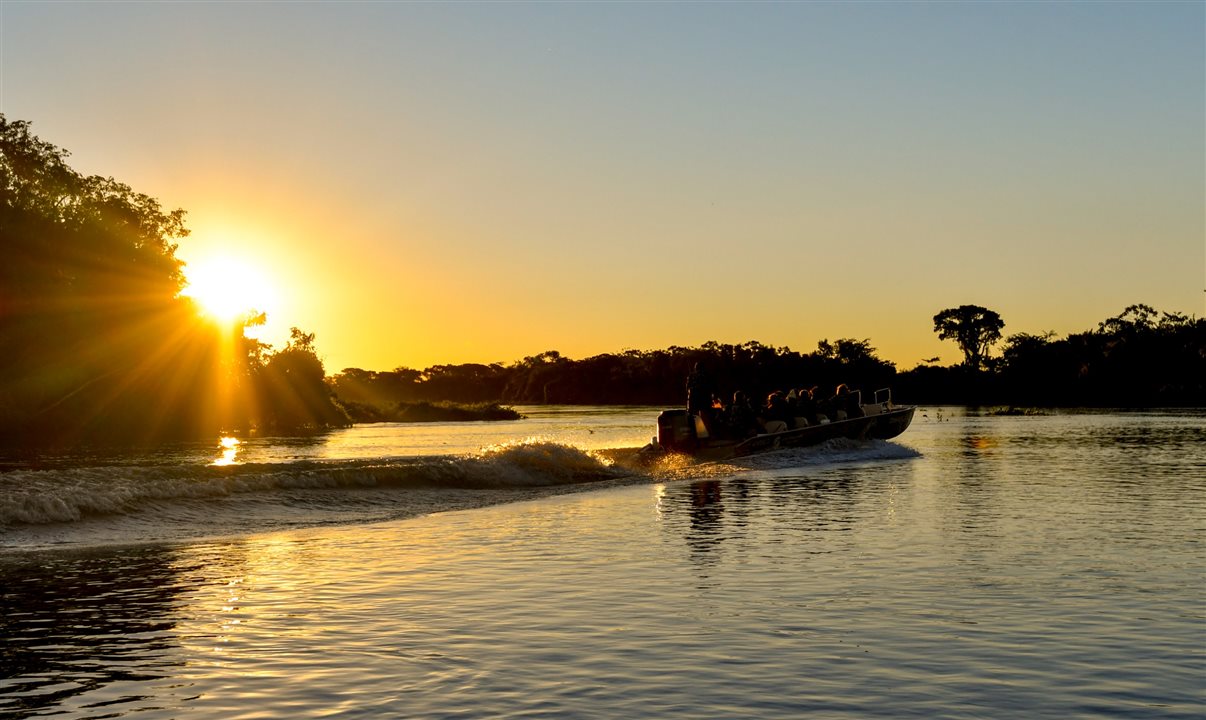 Navegação pelo Pantanal com o fotógrafo  Adriano Gambarini