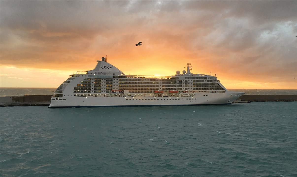 Seven Seas Mariner é um dos navios que fazem parte da coleção de viagens do eclipse