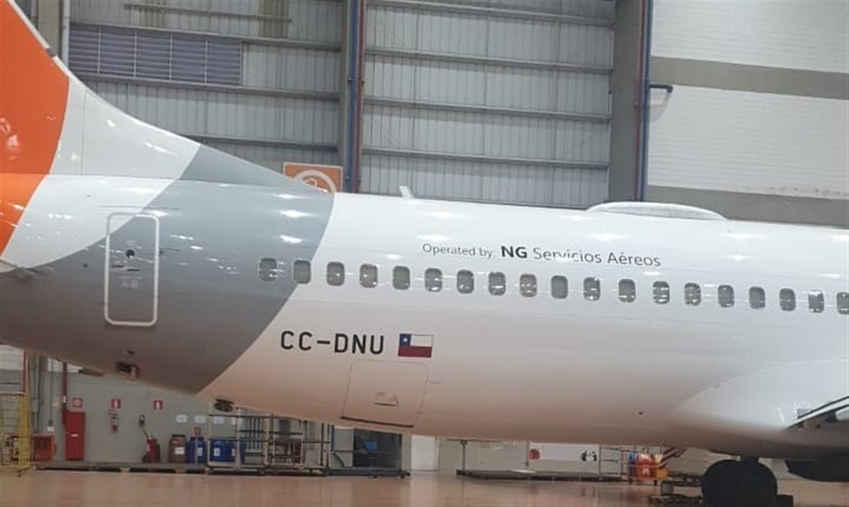 Um dos primeiros indícios práticos da nova operação foi o aparecimento de um Boeing 737-800 com pintura da Gol e matrícula chilena CC-DNU