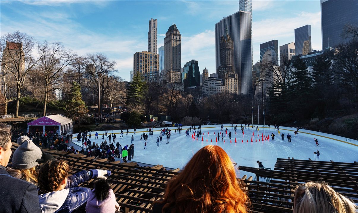 Neste ano, o Wollman Rink, no Central Park, outro grande símbolo do período natalino da cidade, chega à sua temporada de número 75