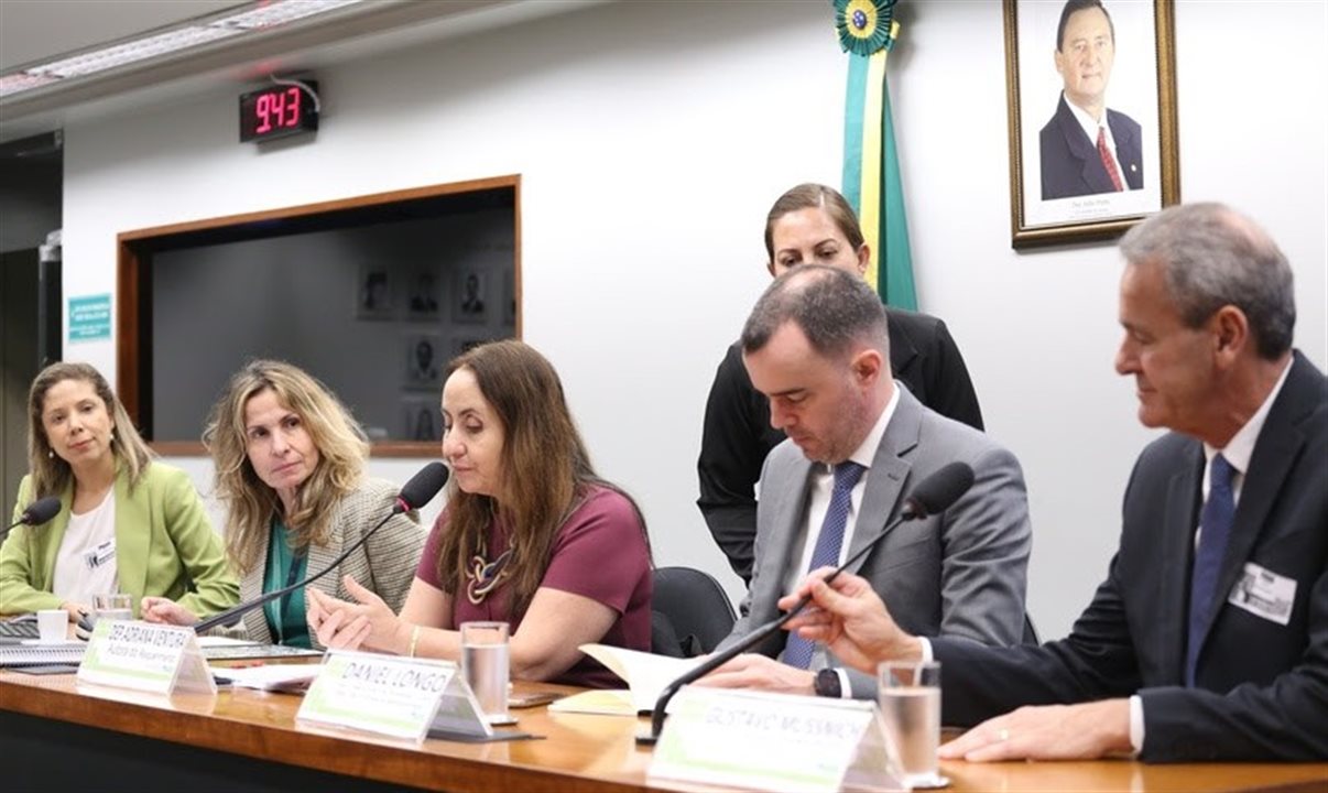 Audiência pública foi solicitada pela deputada Adriana Ventura e reuniu representantes do Tribunal de Contas da União (TCU), do Ministério de Portos e Aeroportos, da Advocacia-Geral da União (AGU) e da concessionária Aeroportos Brasil Viracopos (ABV)