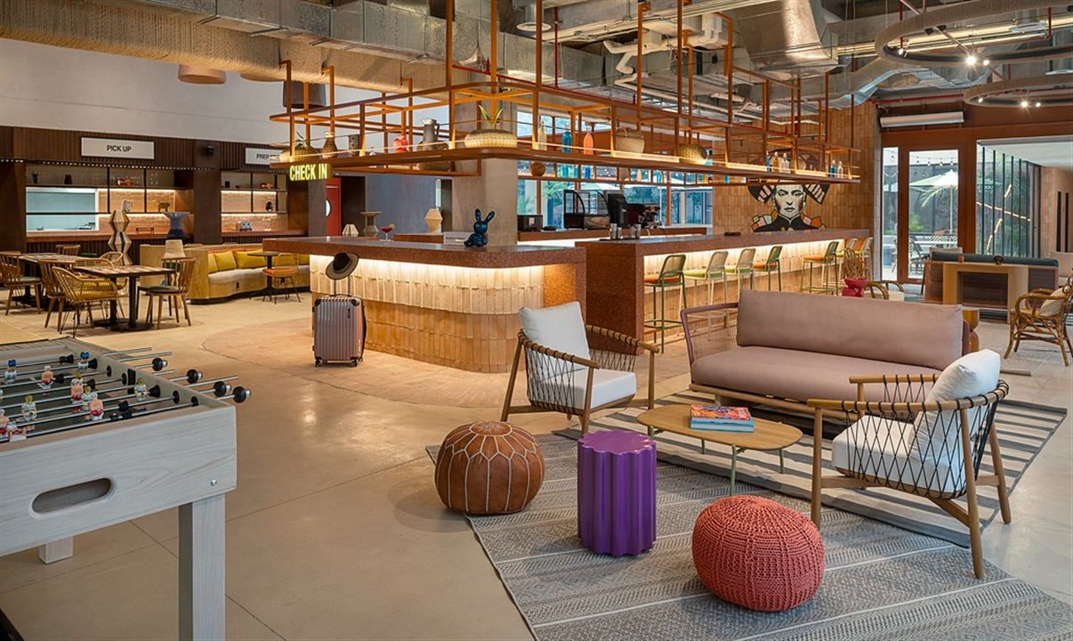Ambientes do Moxy Tulum se integram a elementos da natureza