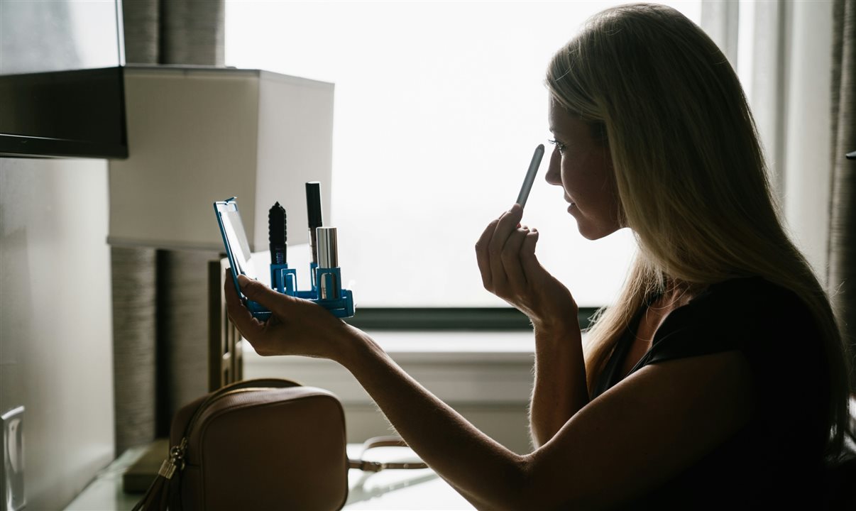 Comprar produtos de beleza e skincare locais durante as viagens é uma tendência apontada pelo estudo