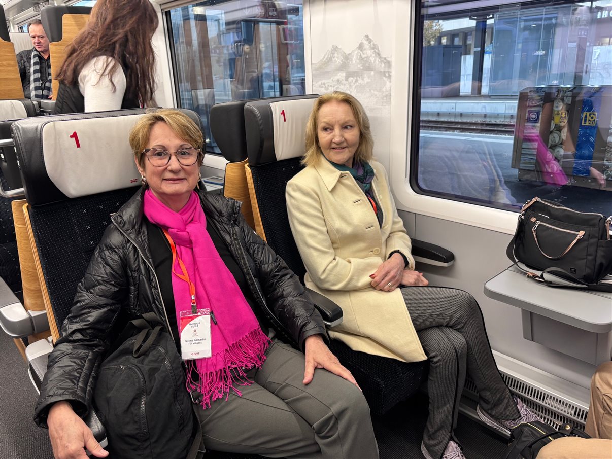 Agentes no começo do dia em St. Gallen aproveitam a caminhada até a estação de trem para fazer alguns registros. Na foto: Janice Valle, da Janice Valle Turismo, Fátima Galharini, da FG Viagens, Olga Bridi, da Time Turismo, e Andrea Guimarães, da Perfil Turismo