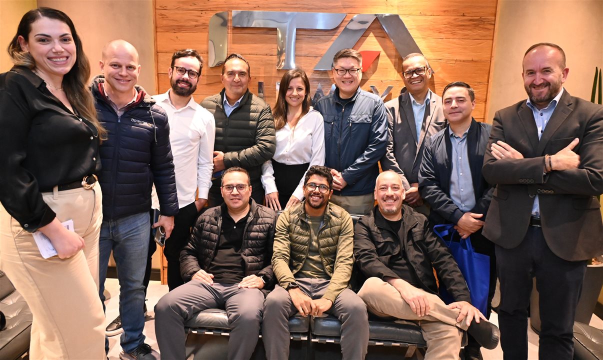 Equipe da ITA Airways junto aos agentes de viagens convidados para o workshop