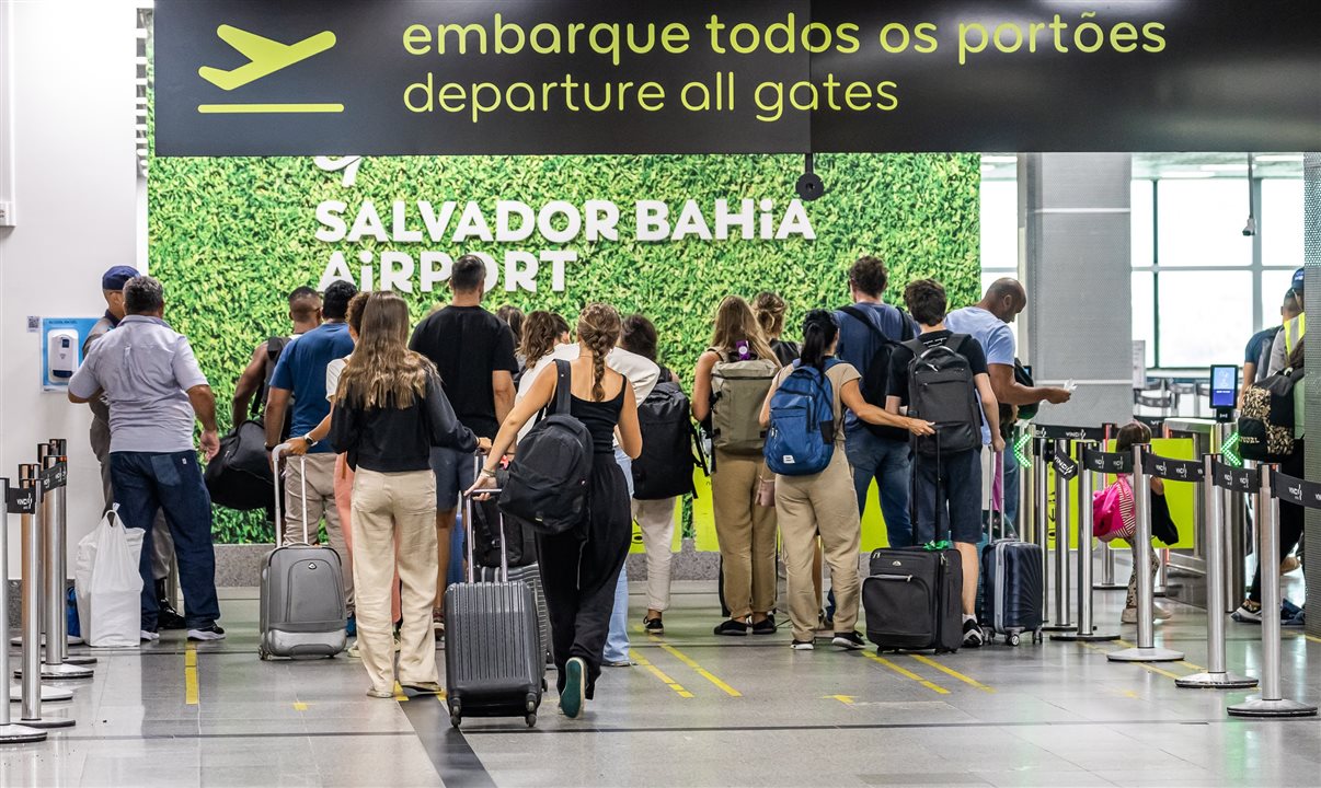 O movimento comercial (pousos e decolagens) também apresentou desempenho positivo: foram 14.581 operações no trimestre, aumento de 0,7% frente a 2024
