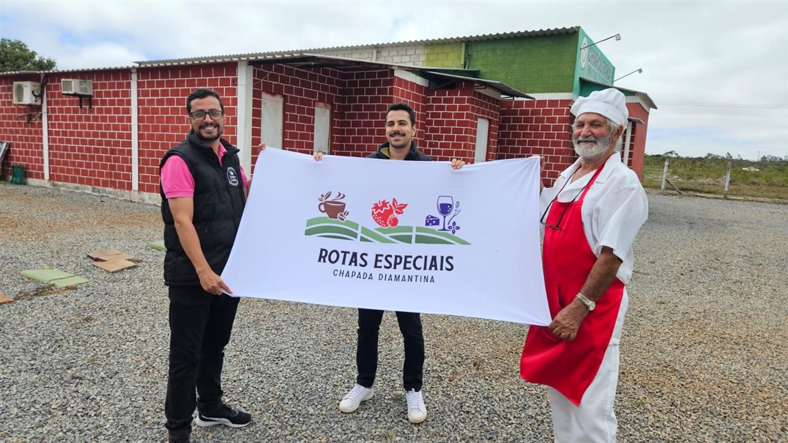 Benedito Maciel Aguiar e seus filhos na Charcutaria Sabor Latino