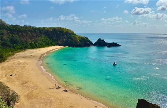 Praia do Sancho já foi considerada diversas vezes a mais bonita do Brasil