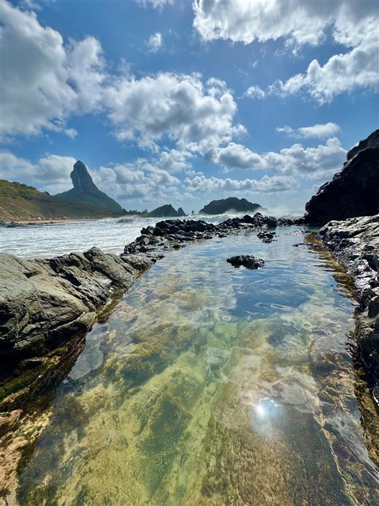 Buraco do Galego, localizado na Praia do Cachorro, uma das piscinas naturais formadas com a maré baixa