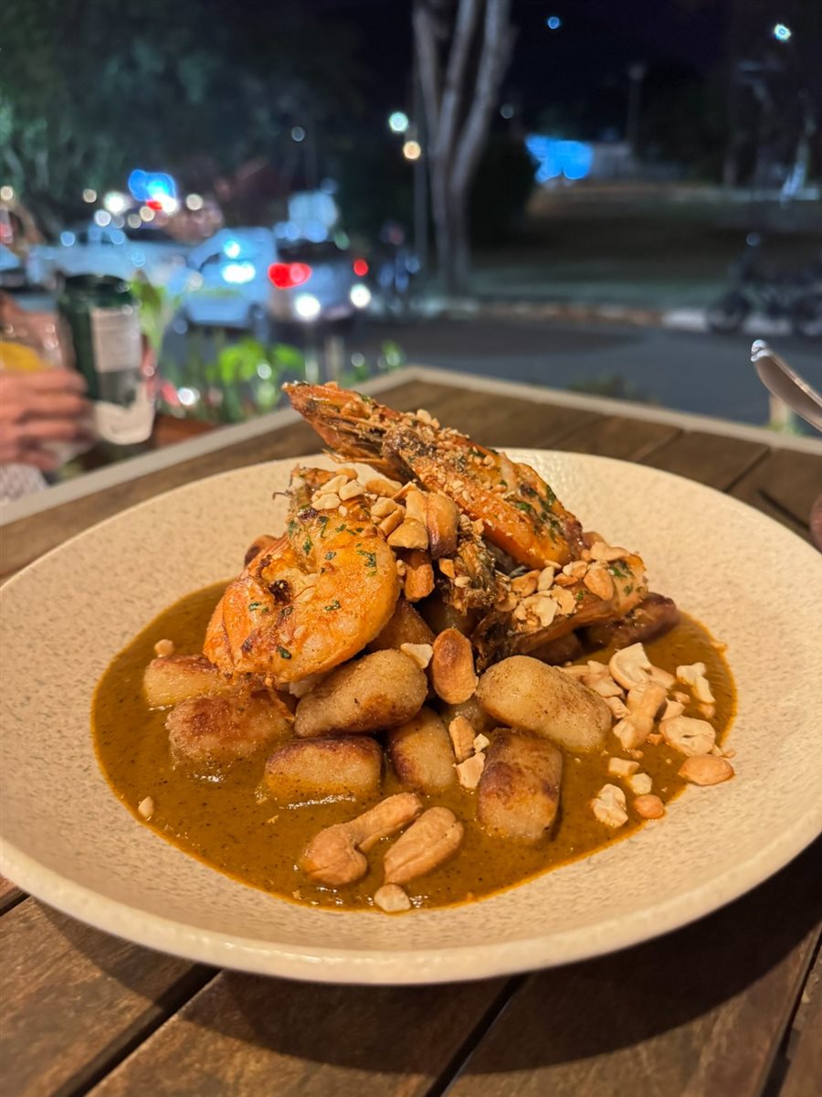 Nhoque de mandioca com camarão
