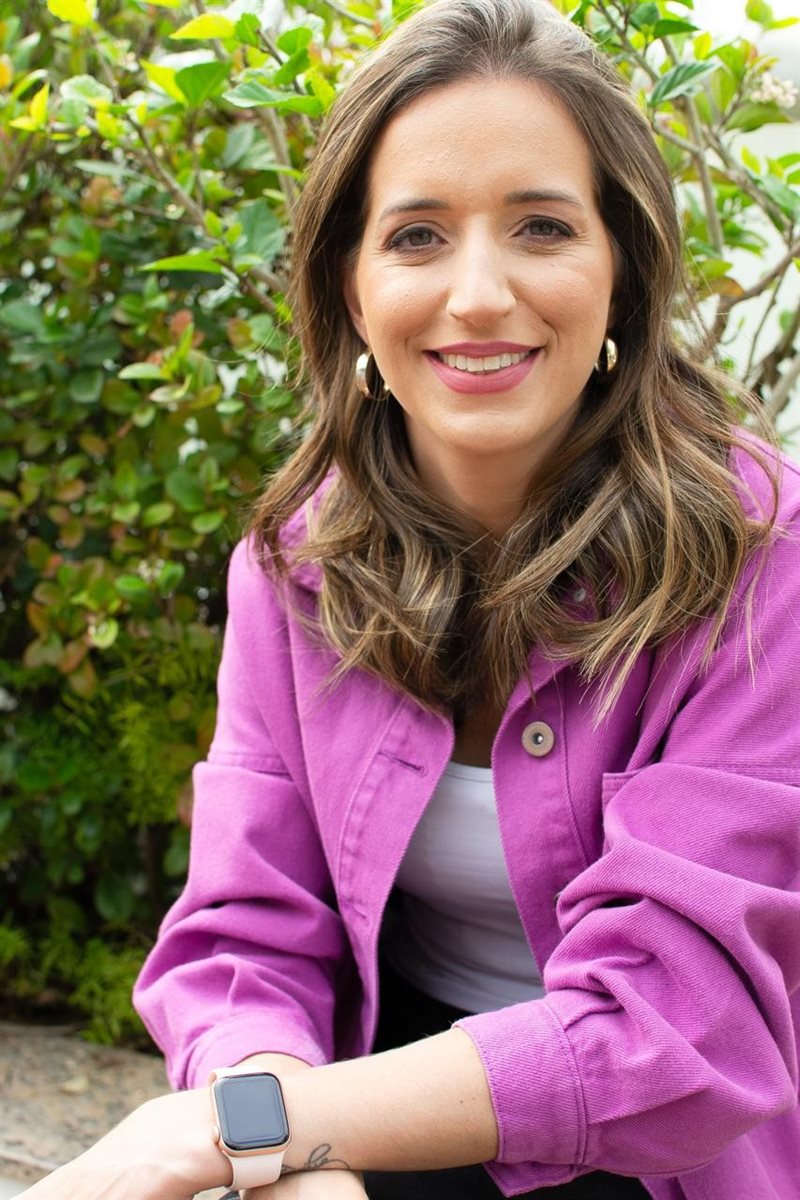 Com mais de 20 anos de atuação no setor de Turismo, Manuela acumula experiência em negociação e gestão comercial, tendo passado por empresas como CVC e SKIBrasil