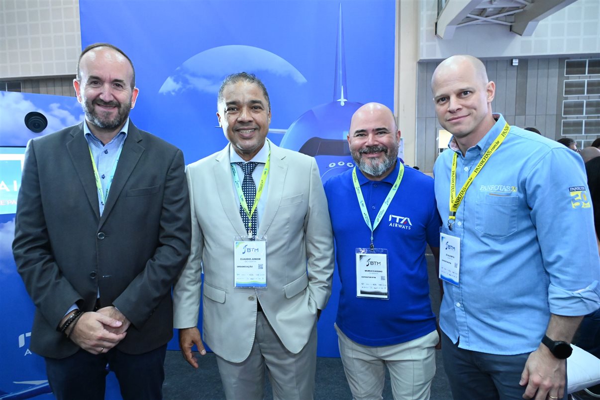 Andrea Taddei, da ITA Airways, Claudio Junior, da BBC Eventos, Murilo Cassino, da ITA Airways, e José Guilherme Alcorta, da PANROTAS