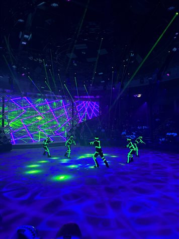 Há pelo menos dois shows diferentes de patinação no gelo. Só fazer a reserva gratuitamente no app e aparecer