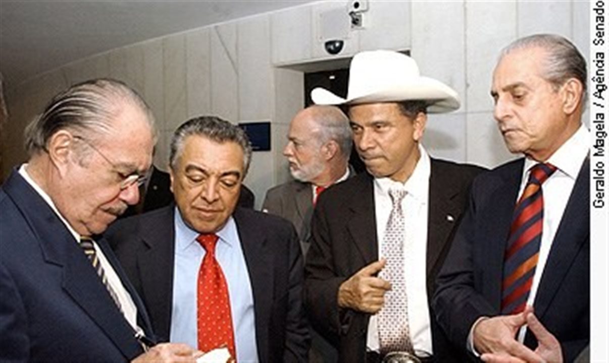 Mauricio de Sousa ao lado de José Sarney e Beto Carrero