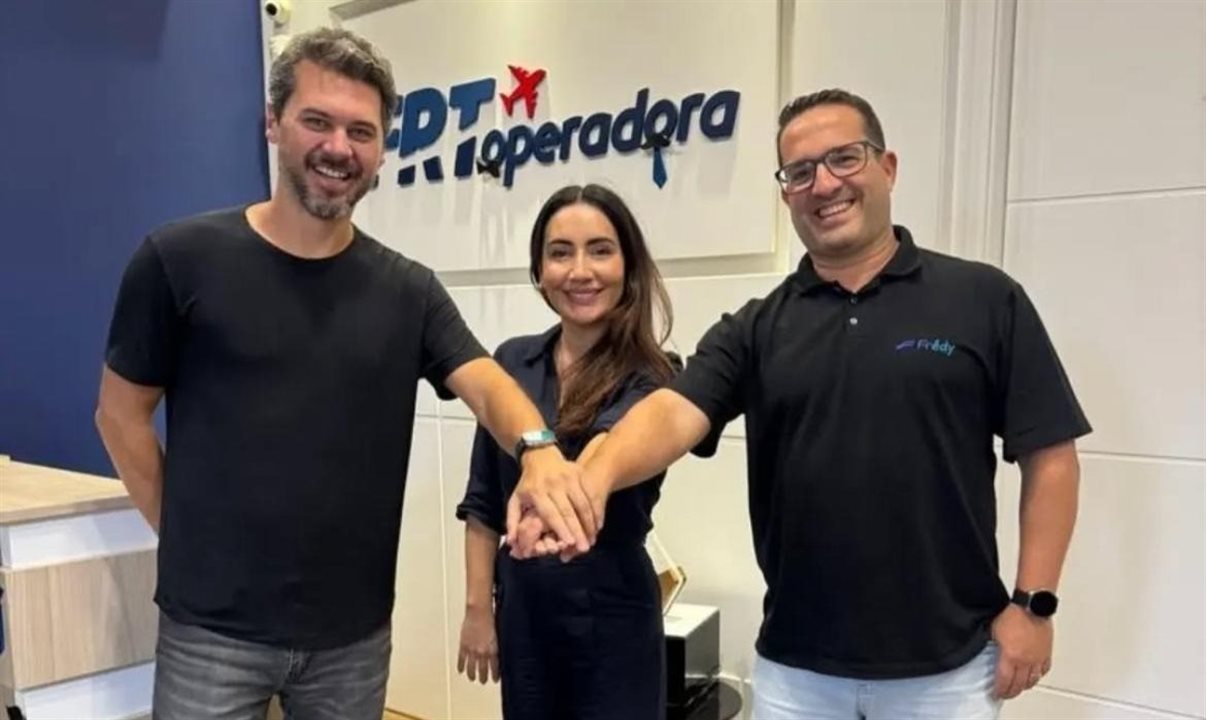 Diego Soares e Dani Meirelles, COO e CEO da Frt, com Régis Maciel, idealizador do Frédy