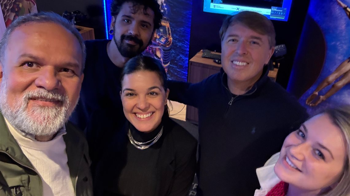 Selfie no estúdio hi-tech da R11 Travel no centro de São Paulo, recebidos por Sabrina Moretti, Ricardo Amaral e Giullianne Orçati