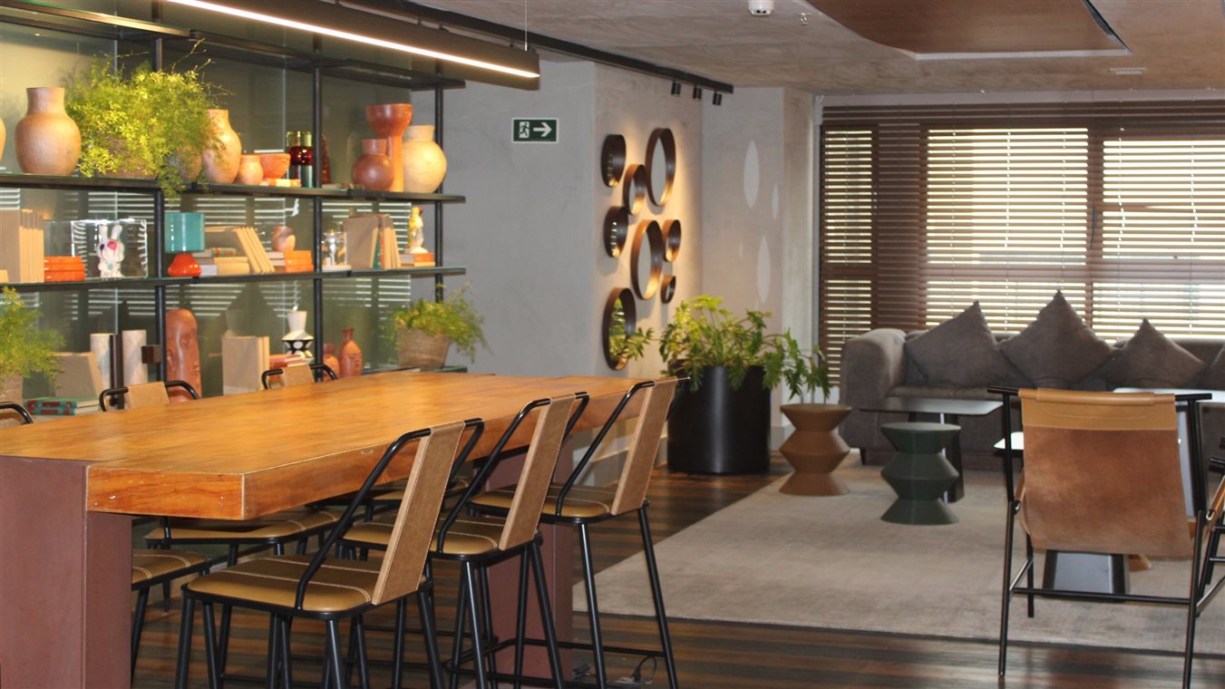 Espaço de convivência no Tribe Belo Horizonte