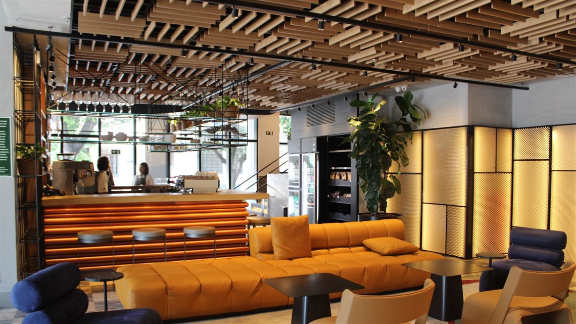 Lobby do hotel integrado ao Broa Café