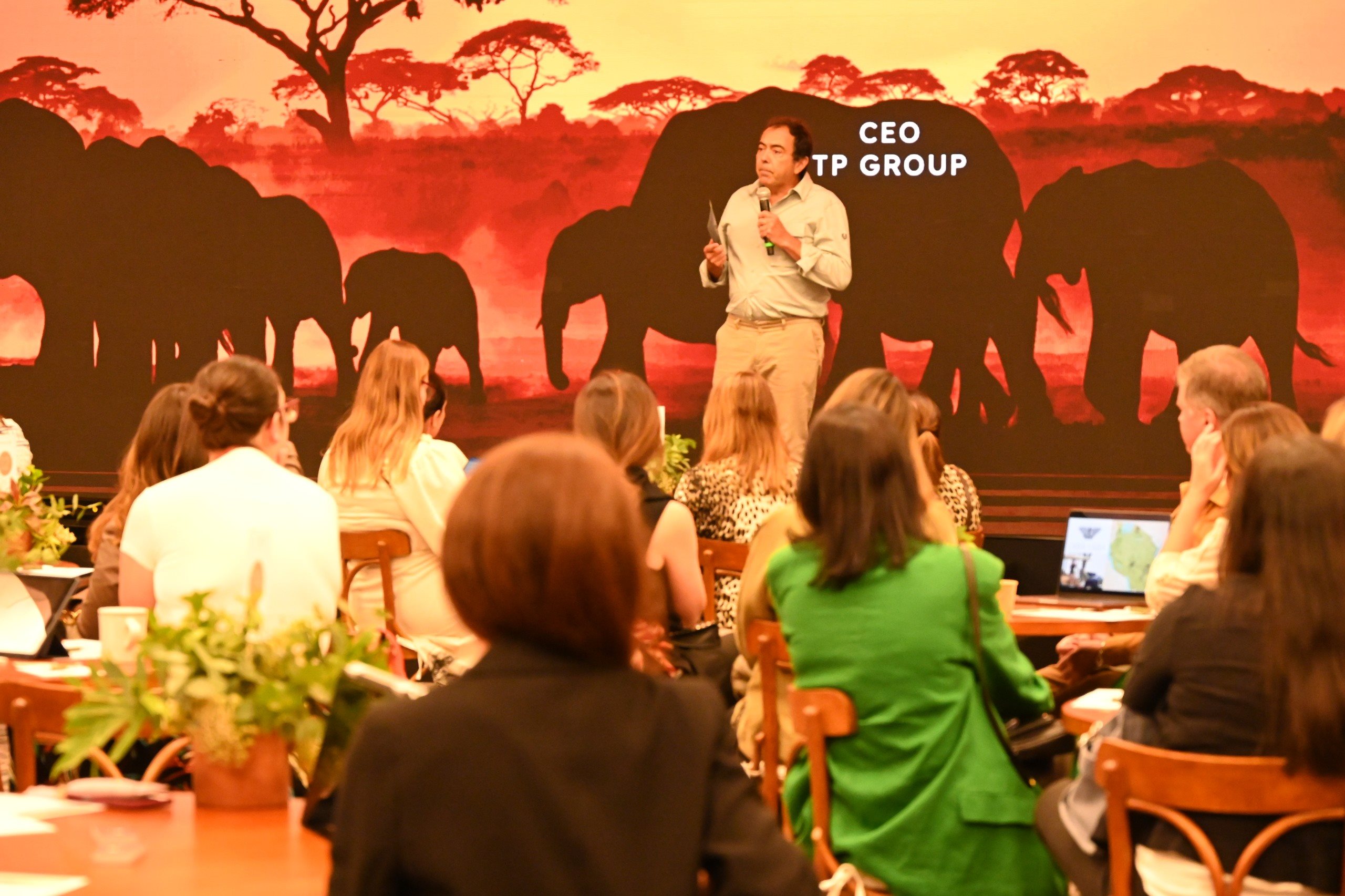 Tomás Perez fala com agentes de viagens e fornecedores parceiros no TP Africa Partners