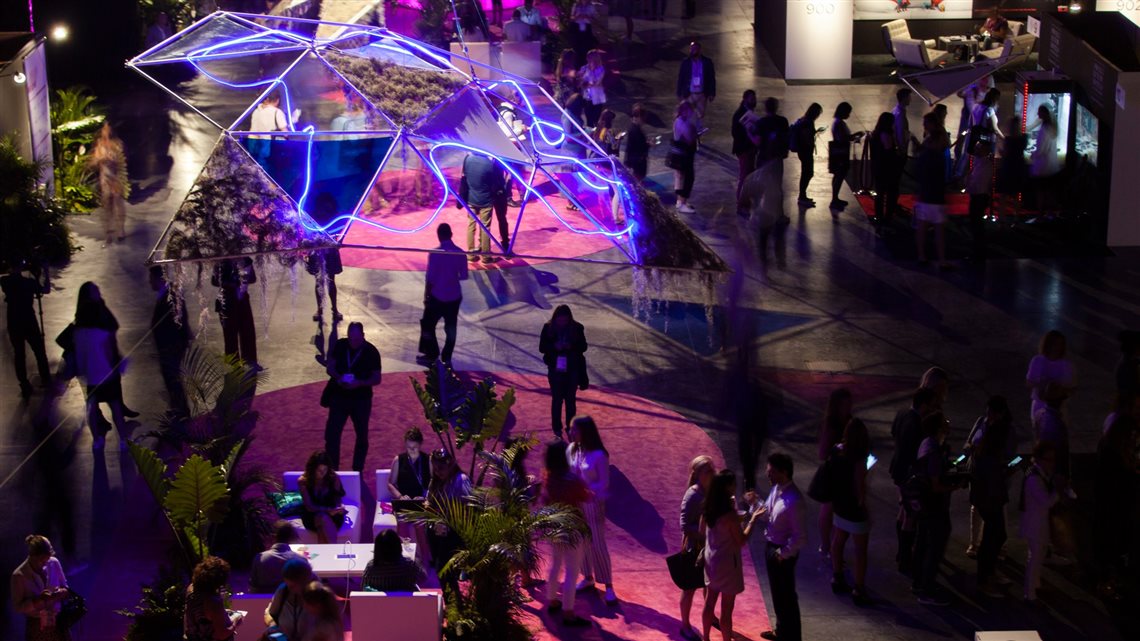 O ambiente é moderno, instigante, luxuoso, mas sem ser suntuoso. Só se vê na Le Miami