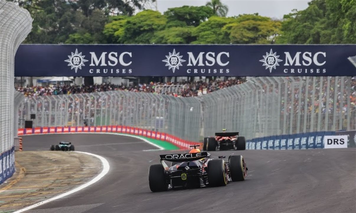 Parceria inclui presença da marca nas pistas