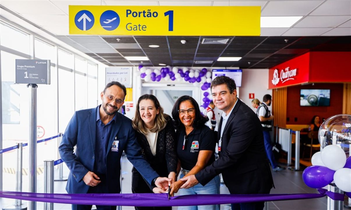 Autoridades celebram novo voo