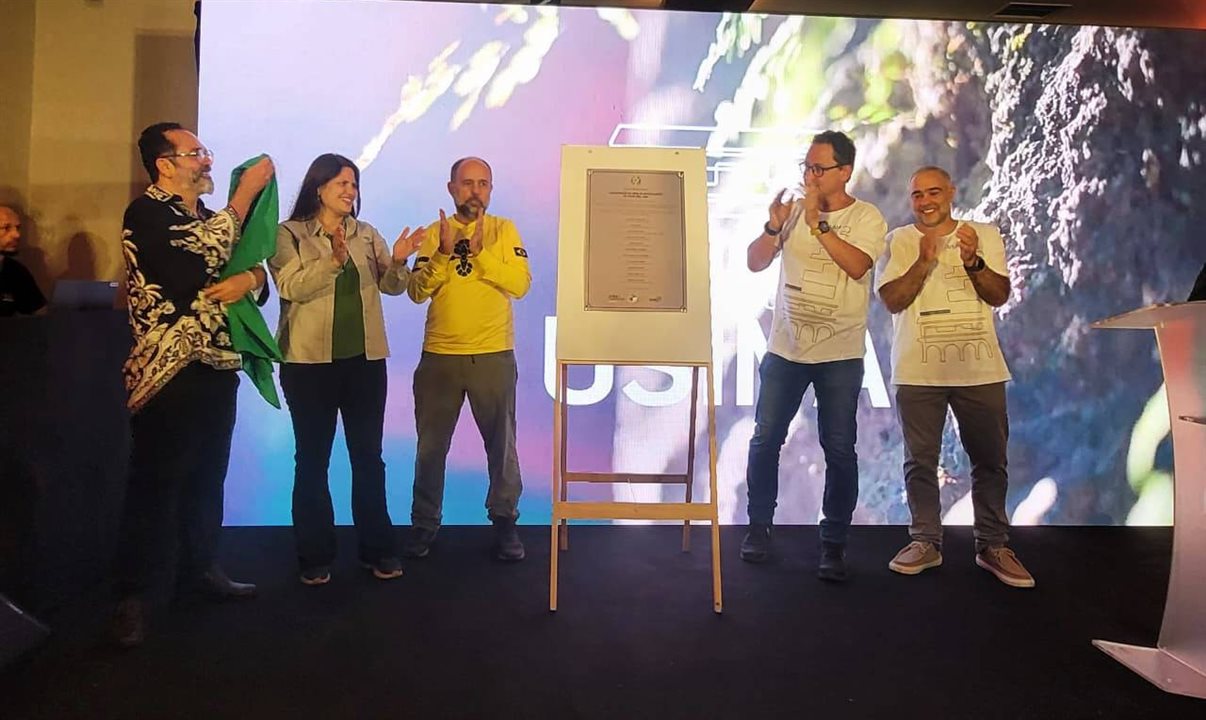 José Ulisses do Santos, chefe do Parque Nacional do Iguaçu, Carla Guaitanele, do ICMBio, Pedro Menezes, diretor de Áreas Protegidas do Ministério do Meio Ambiente, Mario Macedo, CEO da Urbia Cataratas, e  Marcelo Scaff, consultor do ICMBio para assuntos de concessão