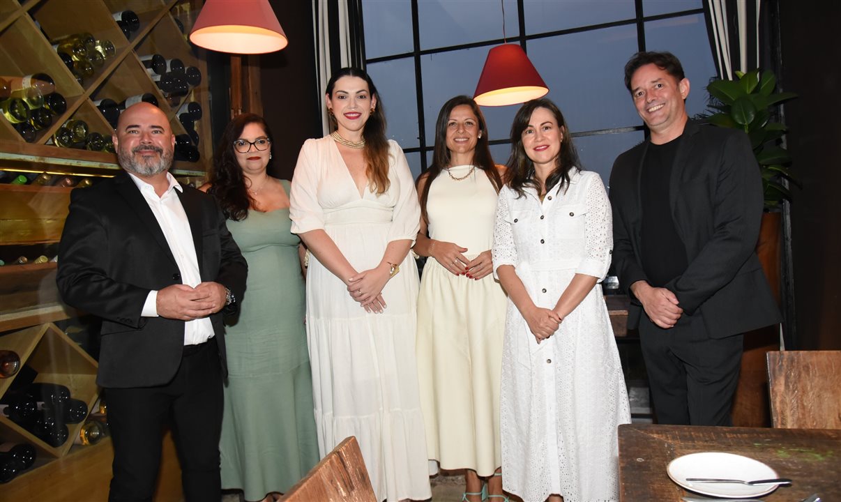 Murilo Cassino, Fabiana Lourenço, Thais Morilhas, Sheila Fontana, Carla Marin e Diego Lopes, equipe da ITA Airways