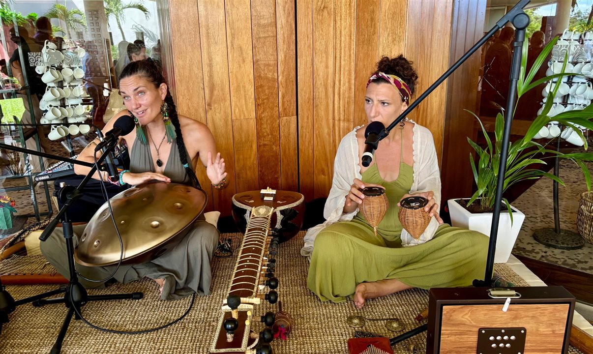 Música ao vivo durante o coffee break no lounge de Mayakoba, mostrando que TFest é sobre experiências e sensações