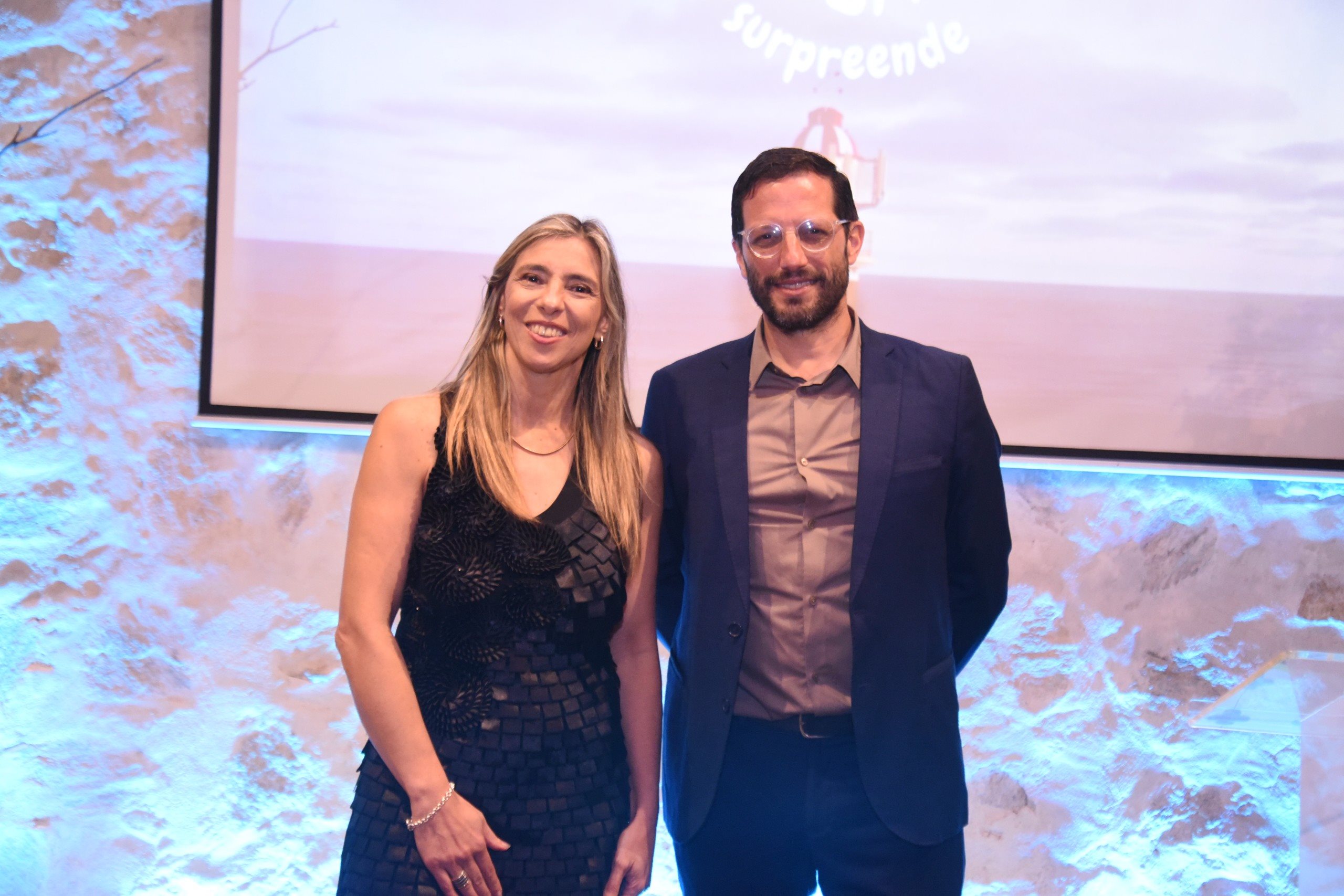 Ana Claudia Caram, vice-ministra de Turismo do Uruguai, e Cristian Pos Dalmás, diretor nacional de Turismo do país