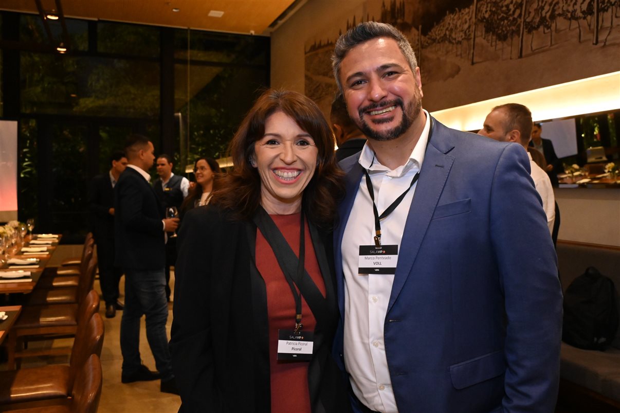 Tiago Povoa, da Vitru Educação, e Jordana Souza, da VOLL