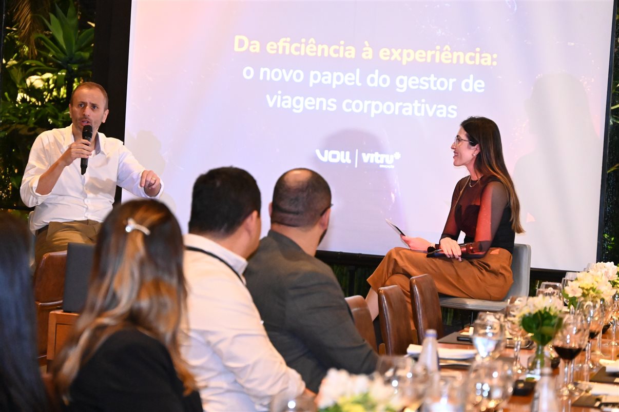 Tiago Povoa, da Vitru Educação, e Jordana Souza, da VOLL