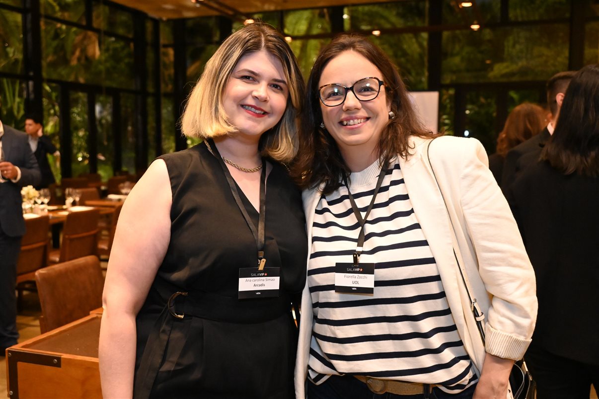 Tiago Povoa, da Vitru Educação, e Jordana Souza, da VOLL