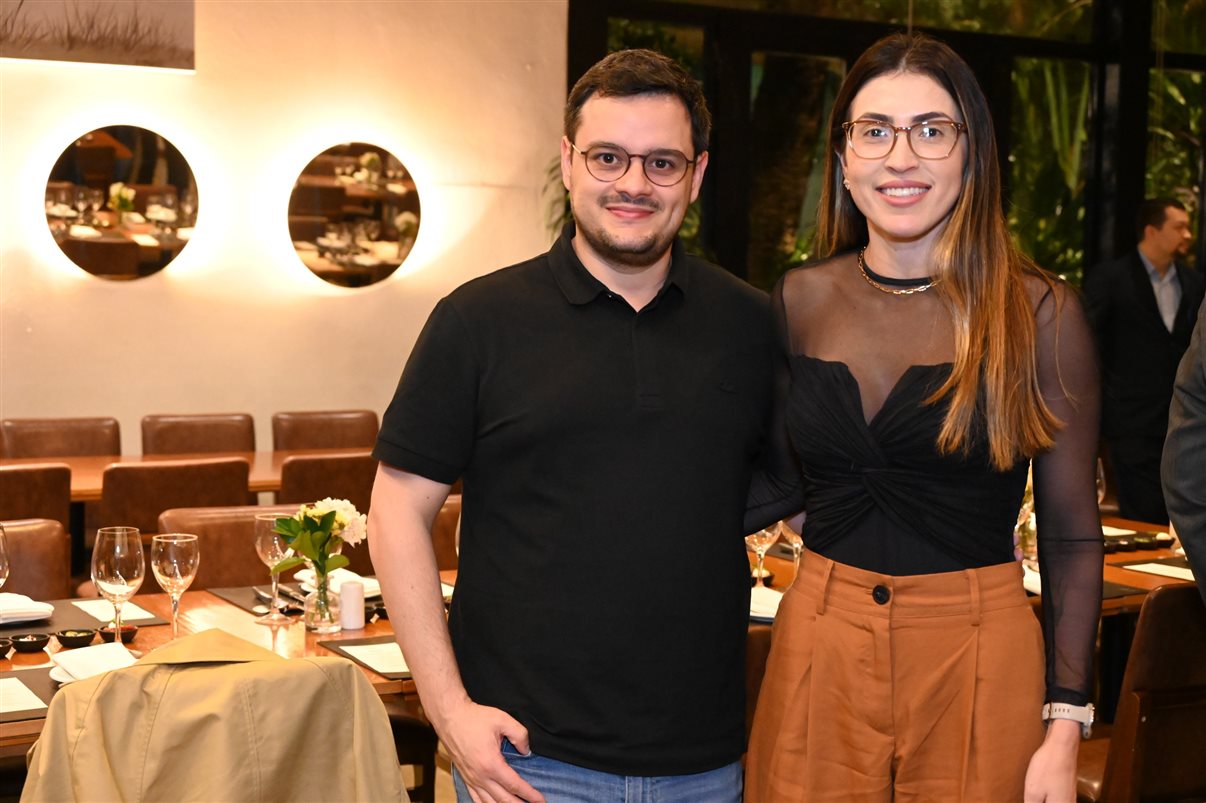 Tiago Povoa, da Vitru Educação, e Jordana Souza, da VOLL