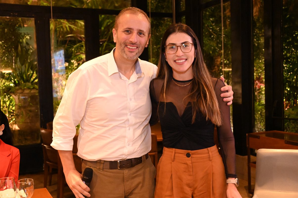 Tiago Povoa, da Vitru Educação, e Jordana Souza, da VOLL