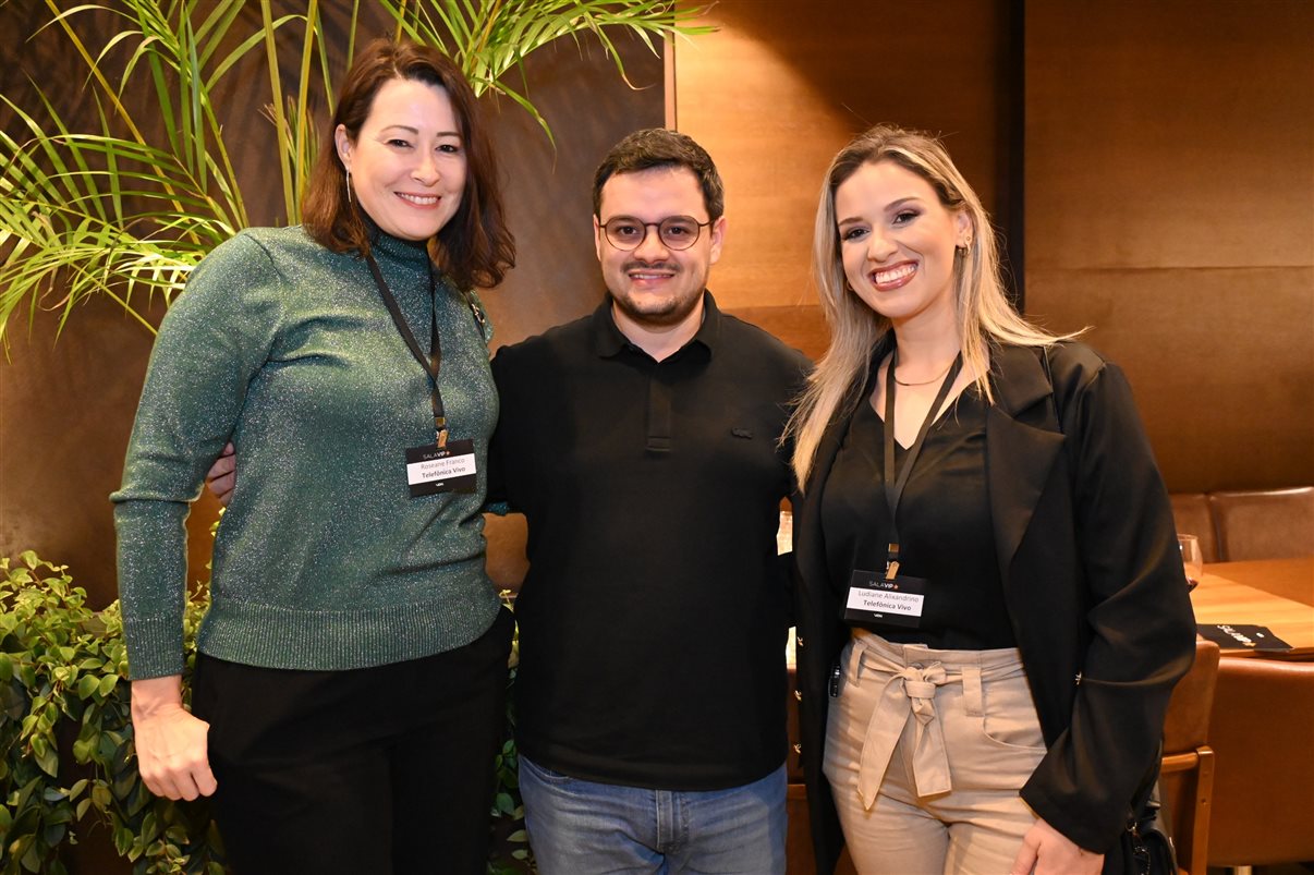 Tiago Povoa, da Vitru Educação, e Jordana Souza, da VOLL