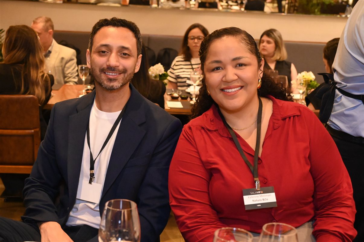 Tiago Povoa, da Vitru Educação, e Jordana Souza, da VOLL