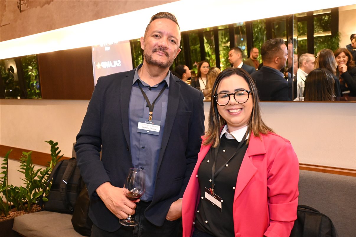 Tiago Povoa, da Vitru Educação, e Jordana Souza, da VOLL