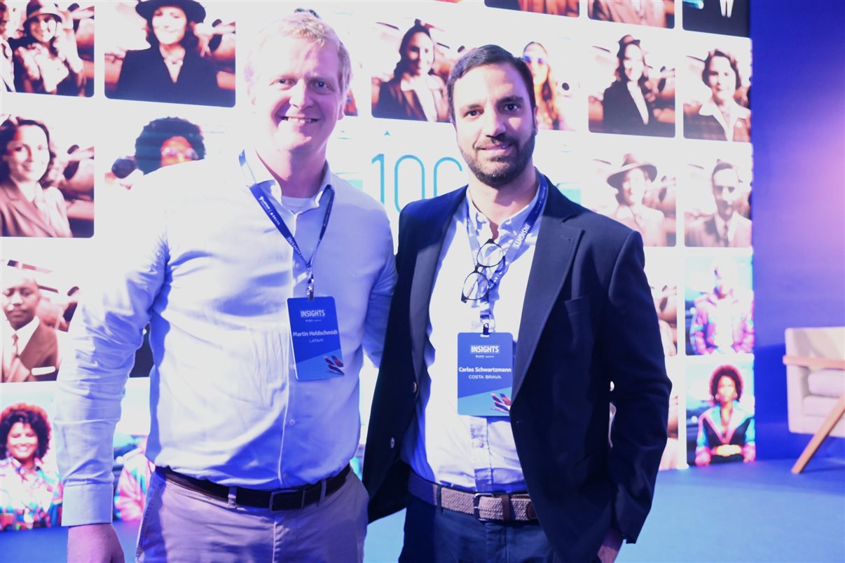 Aline Mafra, da Latam, entre Luciano Macagno e Ricardo Oliveira, da Delta 