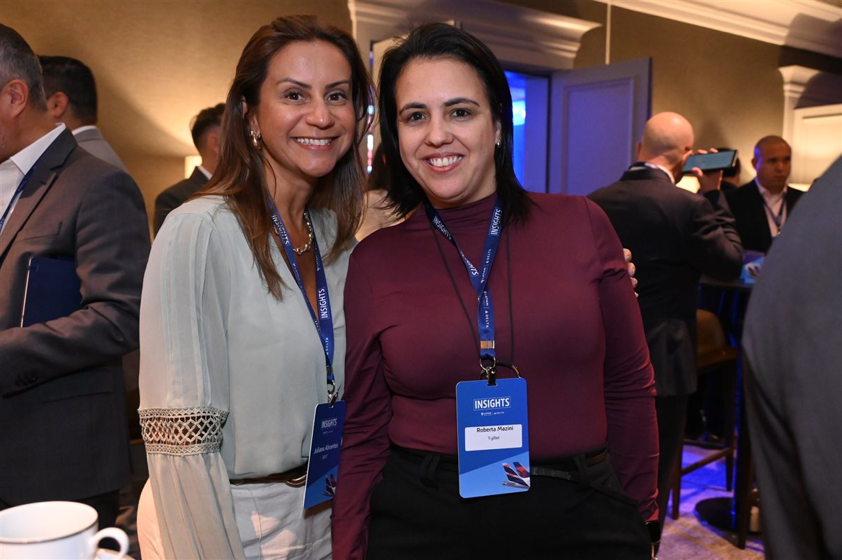 Aline Mafra, da Latam, entre Luciano Macagno e Ricardo Oliveira, da Delta 