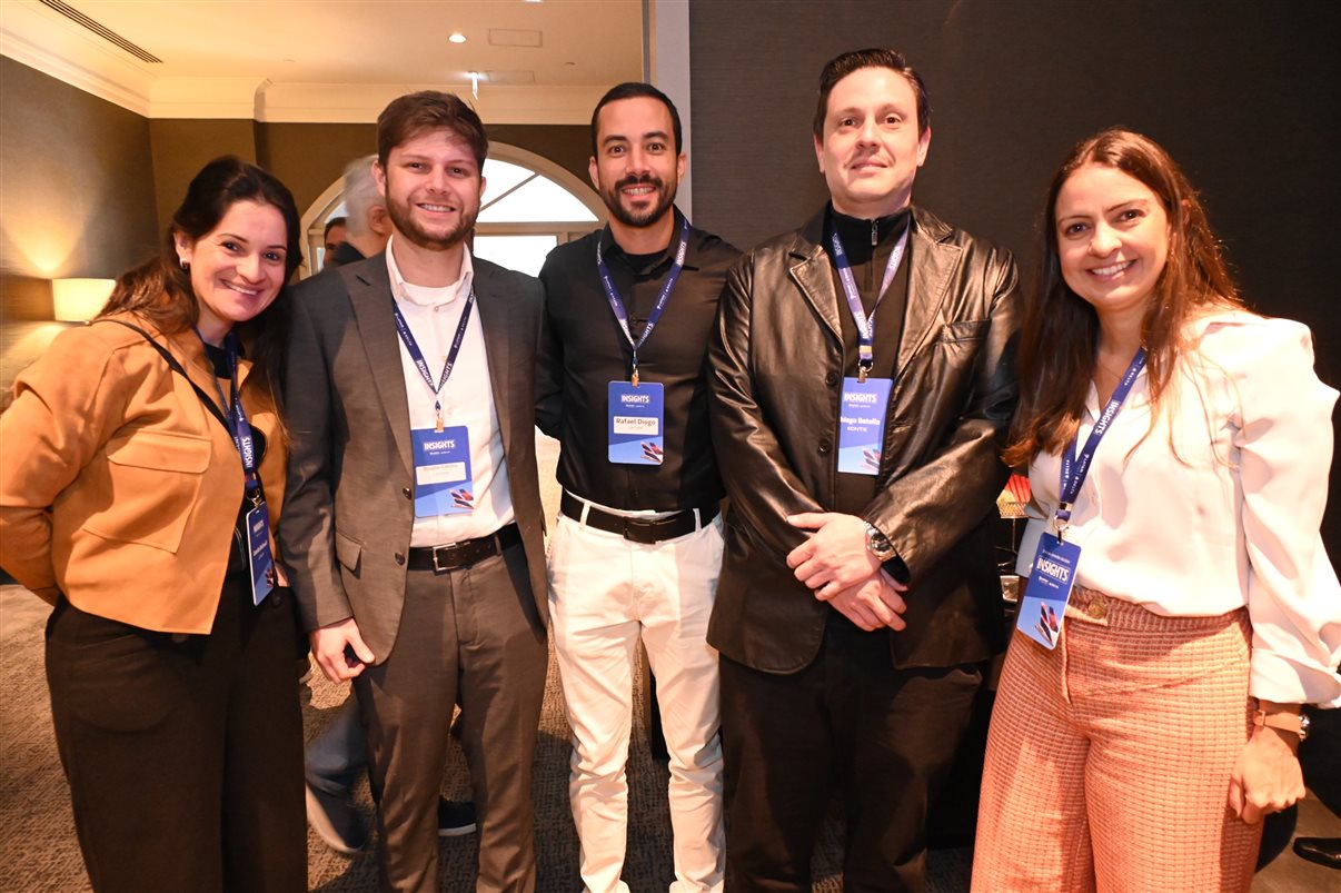 Aline Mafra, da Latam, entre Luciano Macagno e Ricardo Oliveira, da Delta 