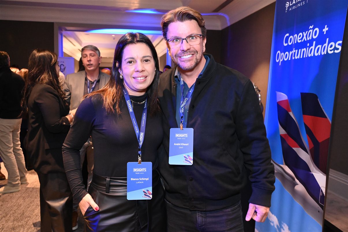 Aline Mafra, da Latam, entre Luciano Macagno e Ricardo Oliveira, da Delta 