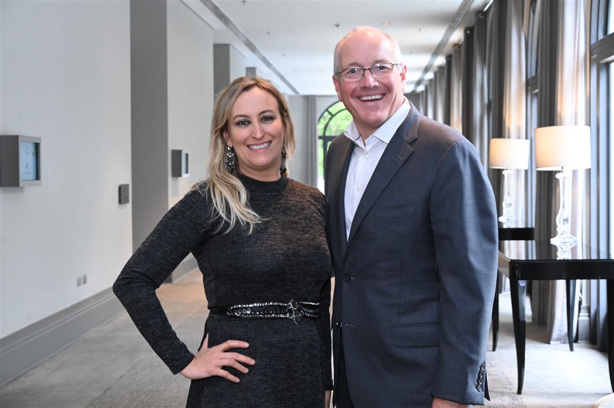 Aline Mafra, da Latam, entre Luciano Macagno e Ricardo Oliveira, da Delta 