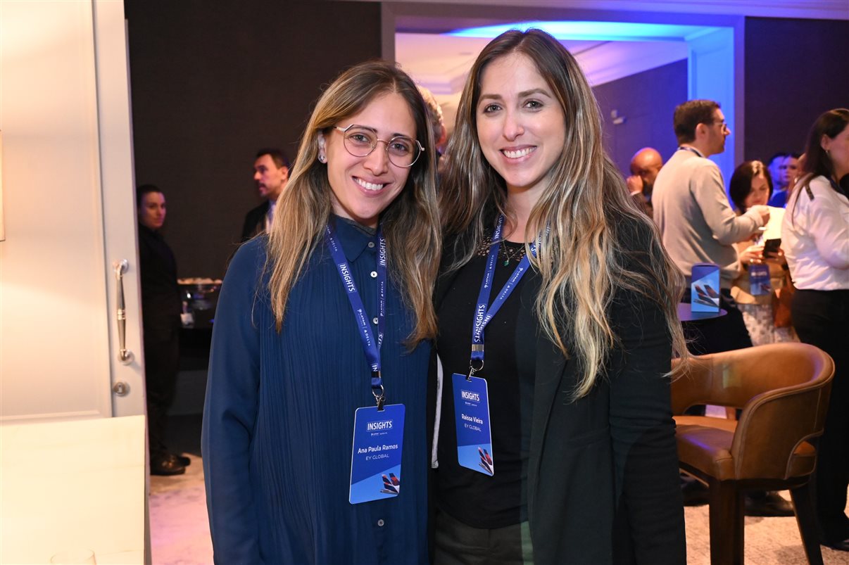 Aline Mafra, da Latam, entre Luciano Macagno e Ricardo Oliveira, da Delta 