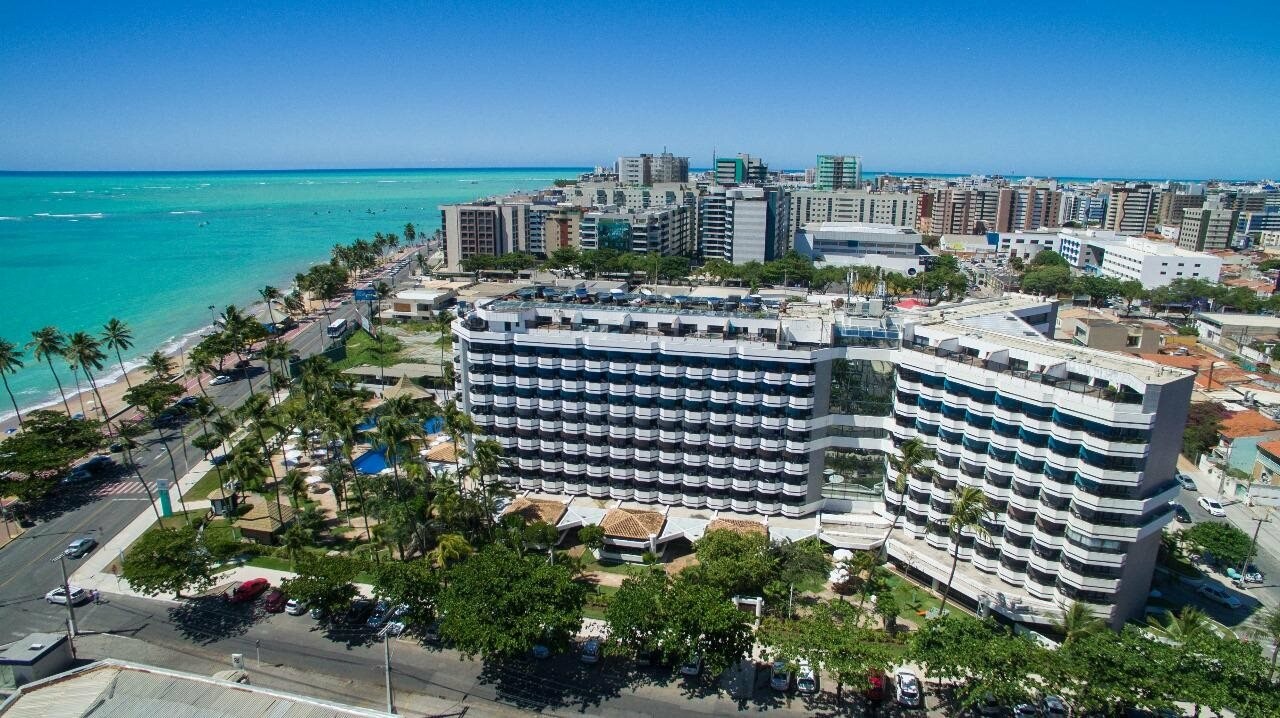 Hotel de frente para a praia, Maceió Atlantic Suites é reformado