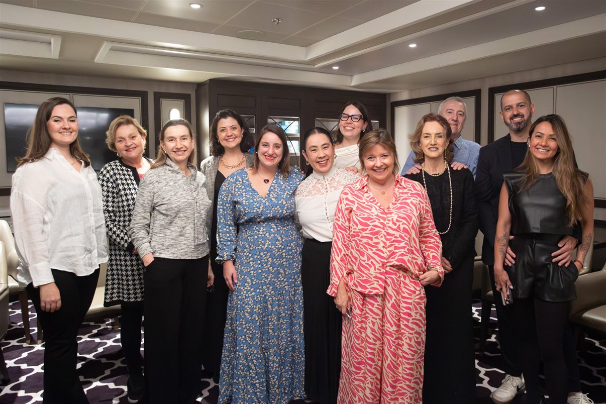 Famtour de 7 noites a bordo do navio Seven Seas Grandeur começou neste sábado (1)